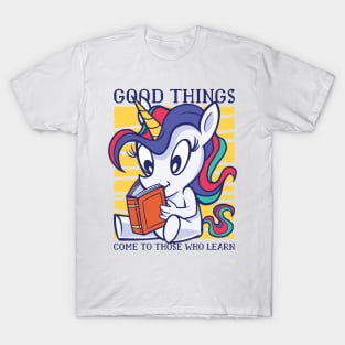 Unicorn reading book Quotes T-Shirt